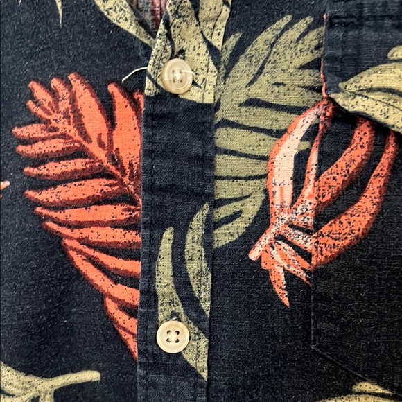 Old Navy Size L Men's Leaf Print Button Down Slim Fit Shirt - Picture 6 of 6